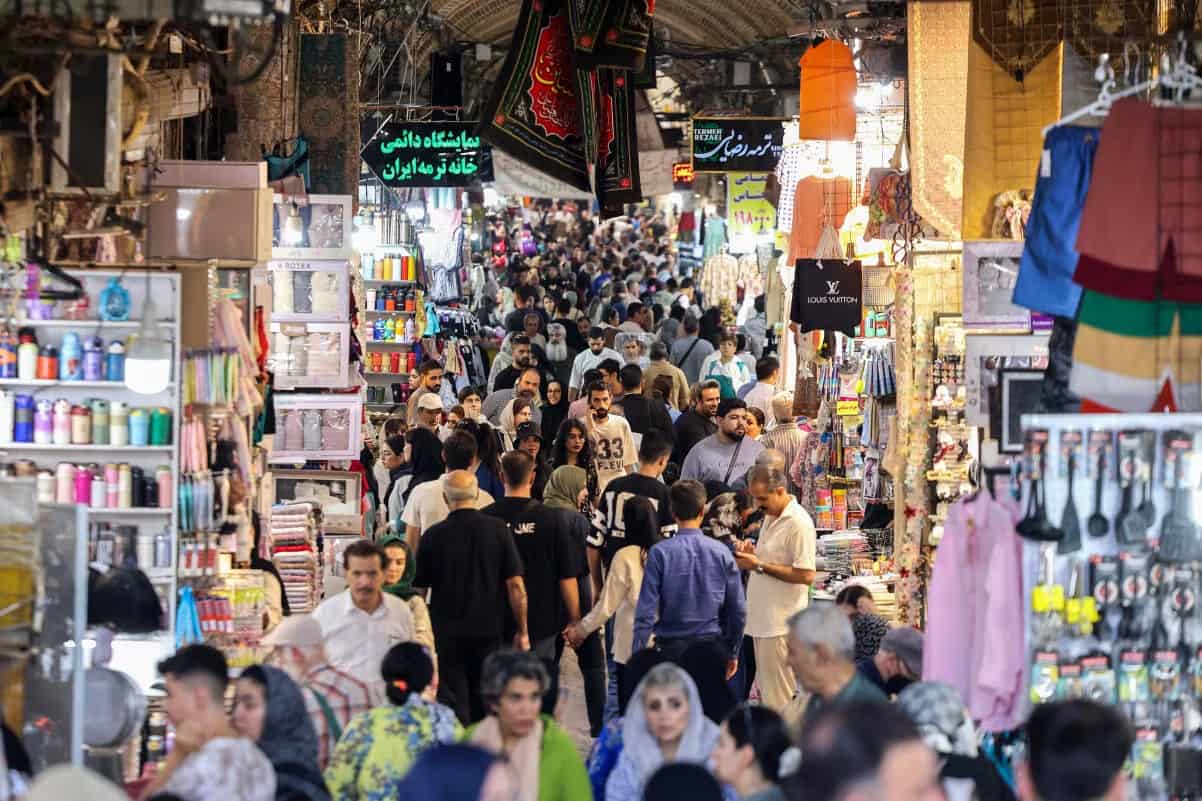 افزایش خرید مواد غذایی و دارو در ایران؛ نگرانی از تشدید محدودیت‌های تجاری
