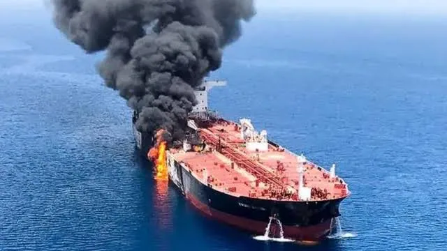 نفت دوباره شعلهور شد؛ برنت به ۱۰۰ دلار پرید / مین دریایی در کمین نفتکشها